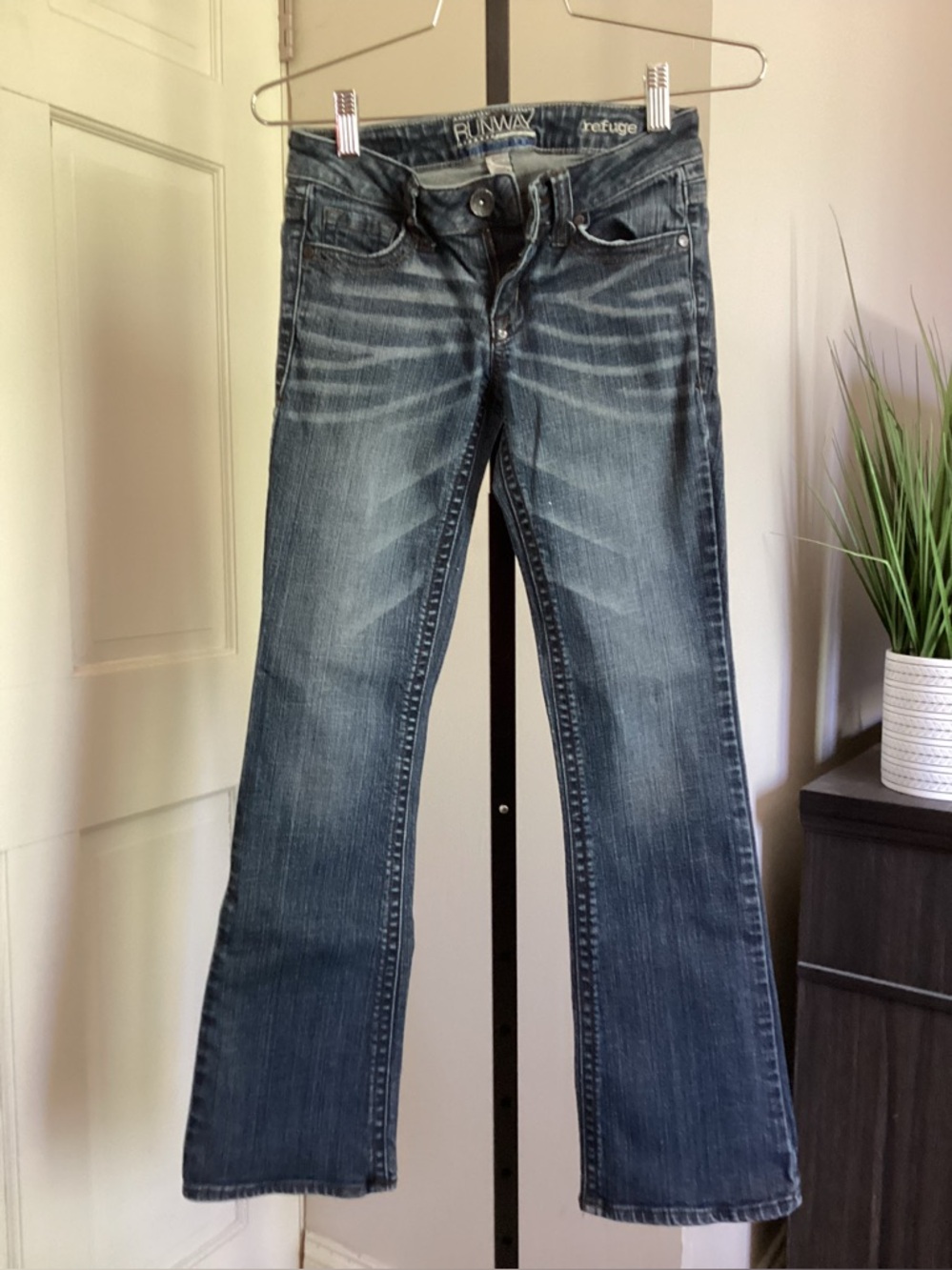 Runway Refuge Bootcut Women's Jeans - Faded Blue